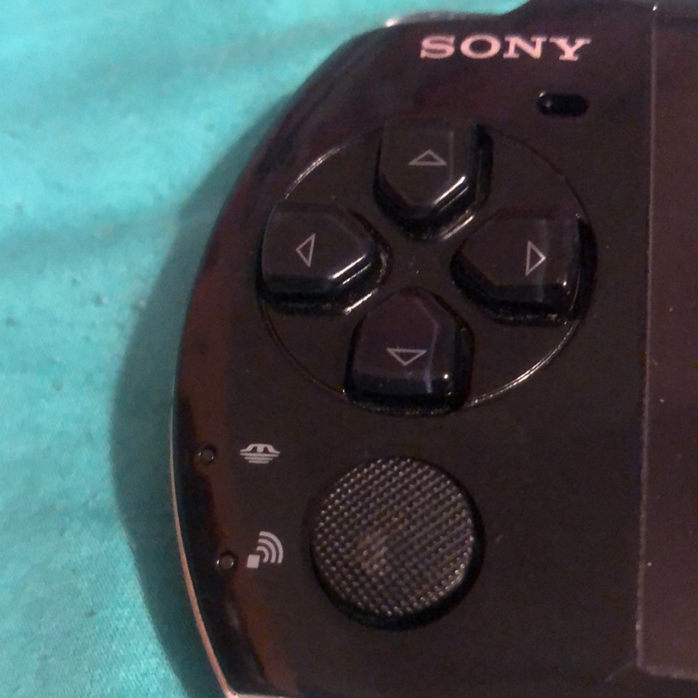 2000 PLAYSTATION PSP Console - Picture 3 of 6